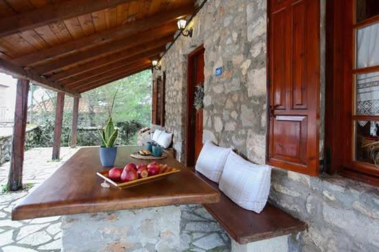 הוילה Lílaia Mariolata Stone House מראה חיצוני תמונה
