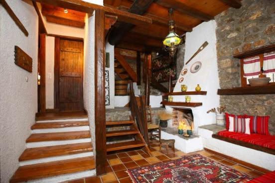 הוילה Lílaia Mariolata Stone House מראה חיצוני תמונה