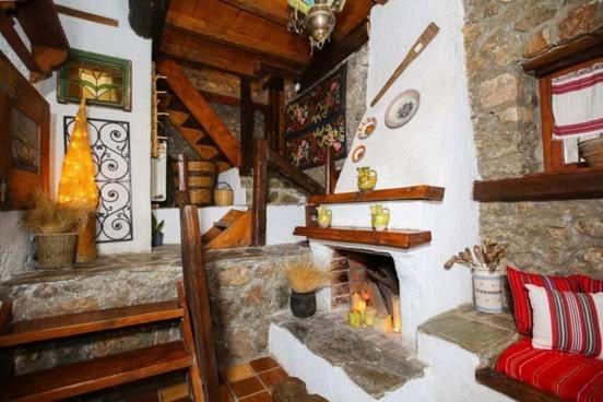 הוילה Lílaia Mariolata Stone House מראה חיצוני תמונה